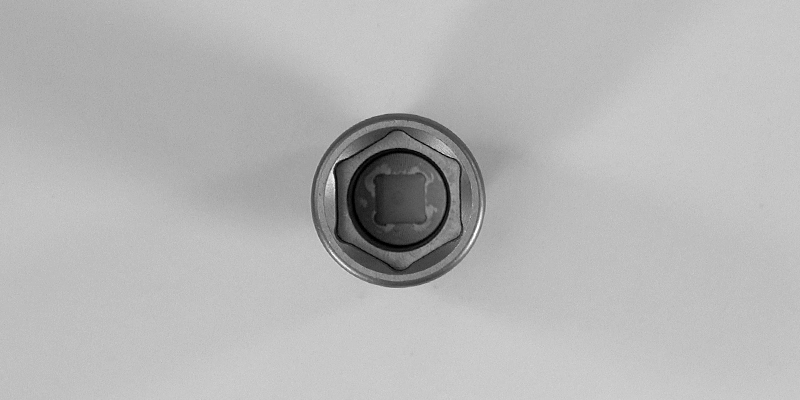 33 mm 6-Point Deepwell Socket - 1/2" Drive